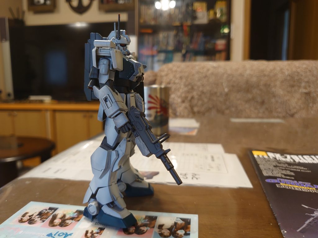 グフカスタムは格好良いシーンだがＥＺ８て頭持たれて回されね？(笑)特に強くないのね？シロ君ヘルメット被りなさいよ！的な(笑)