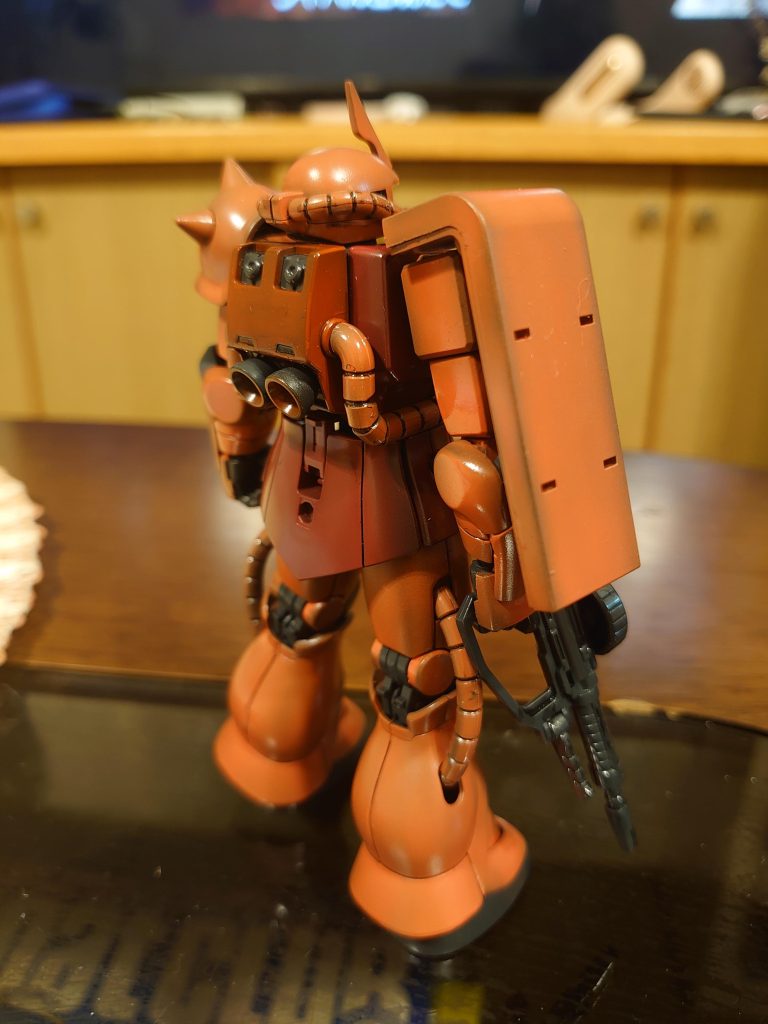 リアビュー。特になんと言うか面白くないのだがシャアーザクなんか押しが弱い？(笑)