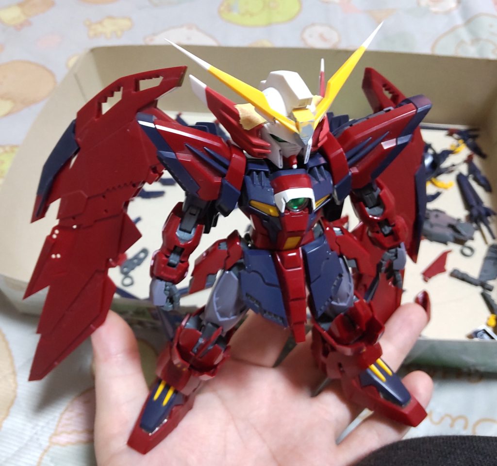 よく質問のあった頭部ですが、SDEXのウイングゼロを素体としてプラバンとパテとBB戦士エピオンで出来ています。