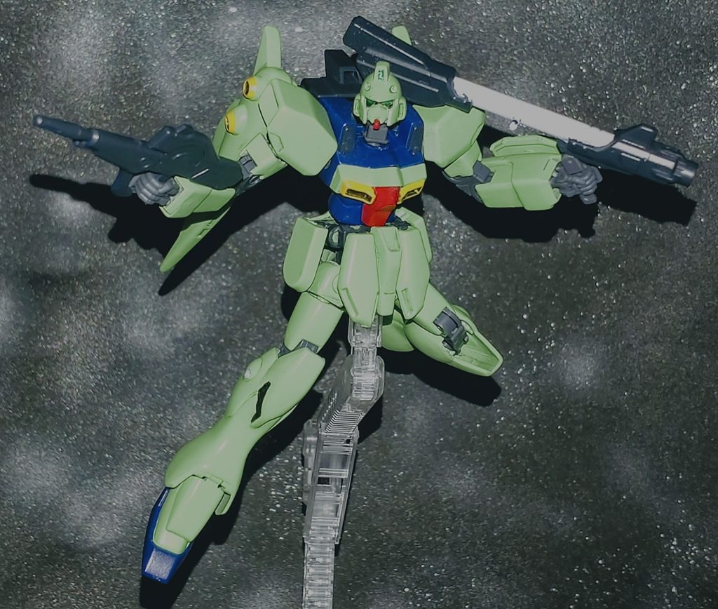 最後にパッケージと同じポーズ。以上ガンブラスターでした。皆さんはガンブラスターで思い浮かべるキャラは誰でしょうか?恐らく大半の方がオデロと答えると思いますが私の場合はトマーシュなんですよねぇ。ウッソを守る為に散っていったオデロに対して突然画面からいなくなり、生存しているけど姿を見せずにそのままフェードアウトしてしまったトマーシュの扱いが余りにも可哀想でなりませんでした。　なのでトマーシュの印象が少しでも良くなればなぁと思います。最後まで見て頂いてありがとうございます。