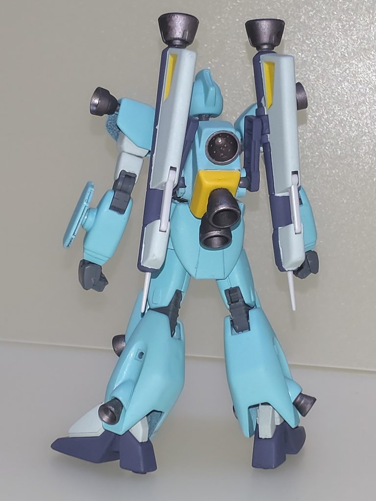 背面。主に可動部分のアップデートと一部武装の追加がメインです。