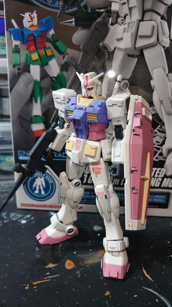 最後はいつもの全身画像でペインティングモデルは全身が真っ白なので、筆ムラ・塗りムラが分かりやすく、良いキットだなと思いました。またエントリーグレードのスタイルの良さにも助けられて満足できる作品に仕上がりました(´ω`)2025年最後の完成作品の投稿になるかな。まだまだ、道半ば。これまで通り、気の向くままに、ボチボチ製作していこうと思います(´ω`)