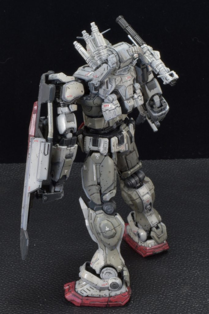 ビームサーベルが3本ってトコに消耗品感あって良いデザイン。あんな高火力兵器､一度使えば焼き切れるくらいのデメリットがあって然るべき…まぁ本編見てないんで知らんのですけど。3刀流で戦うわけではなかろう…たぶん。