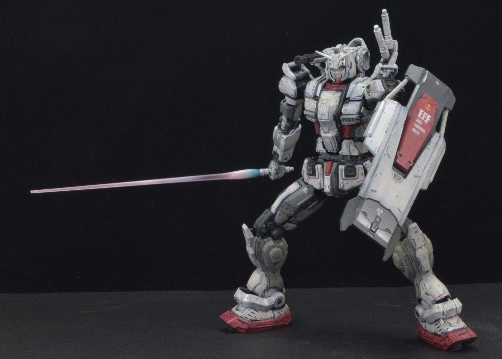 みんなサーベルの根本を青白くするのでワイも真似する。