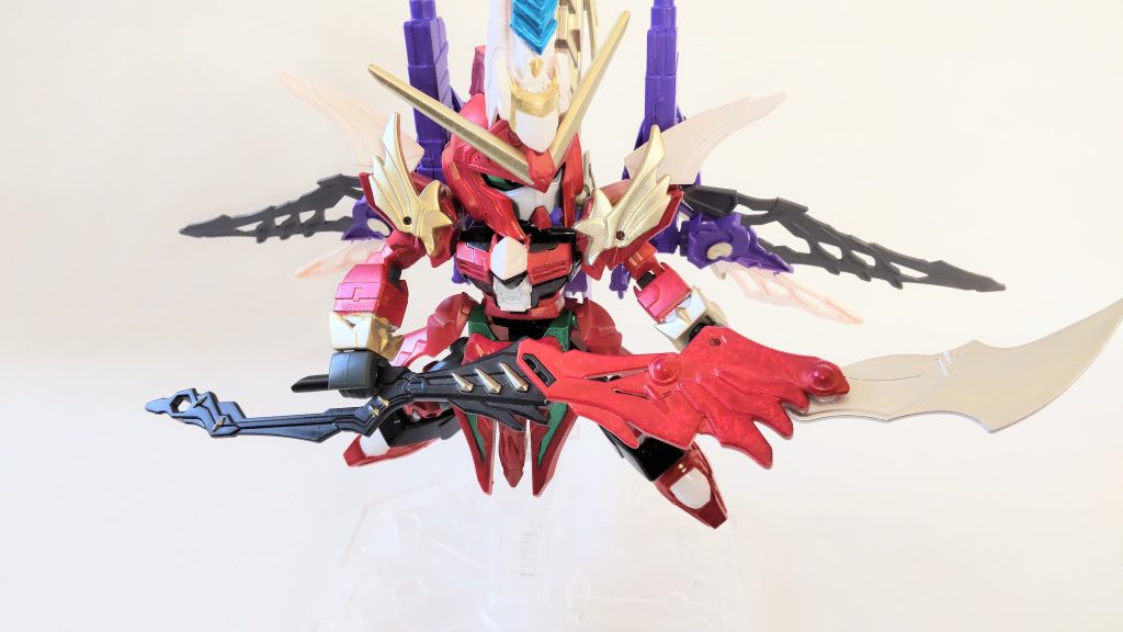 紅龍偃月刀多機能シールドの裏にマウントされている（ 設定）の持ち手にフラッシュエッジを合体させた偃月刀。三国伝・創傑伝ともに関羽が青龍偃月刀を装備していたので、それのオマージュです。