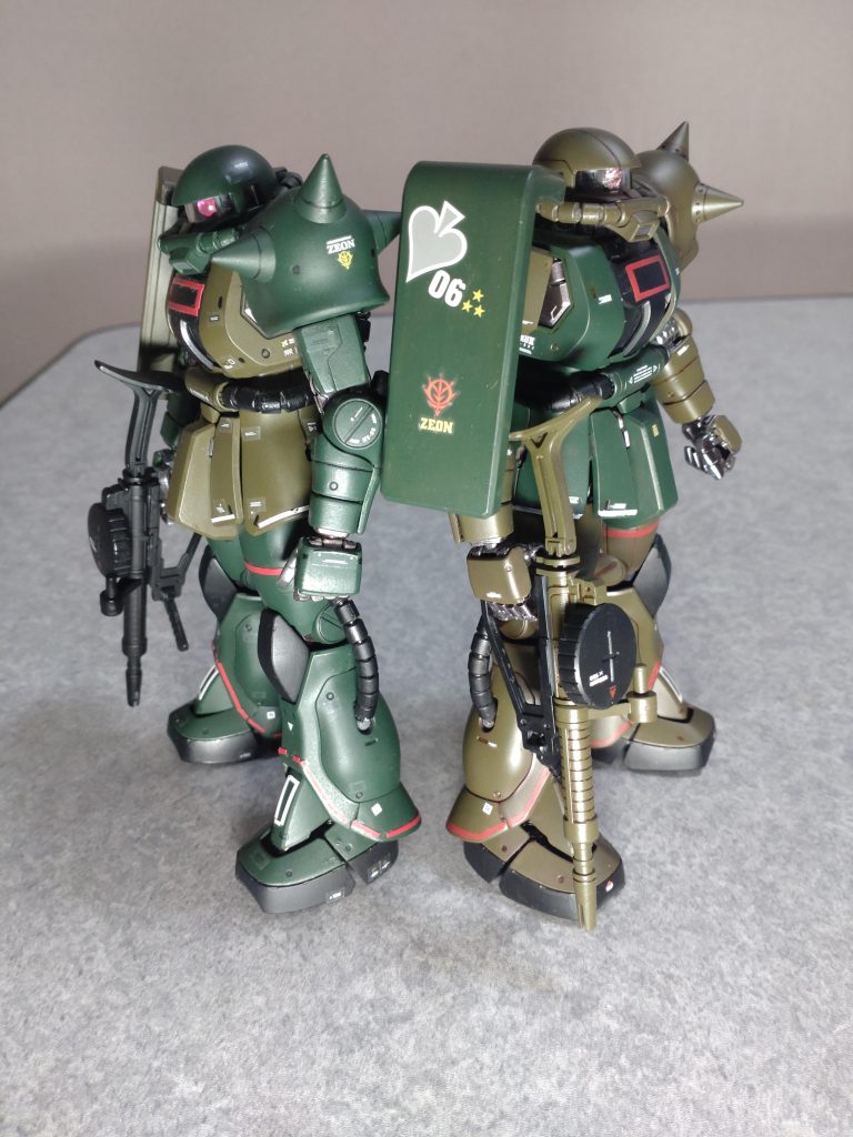 この1年で筋彫りするようになりました。分かりづらいけどモノアイもハイキューパーツ使用してます。マシンガンの配色にも気を使うセンスも備わった…。