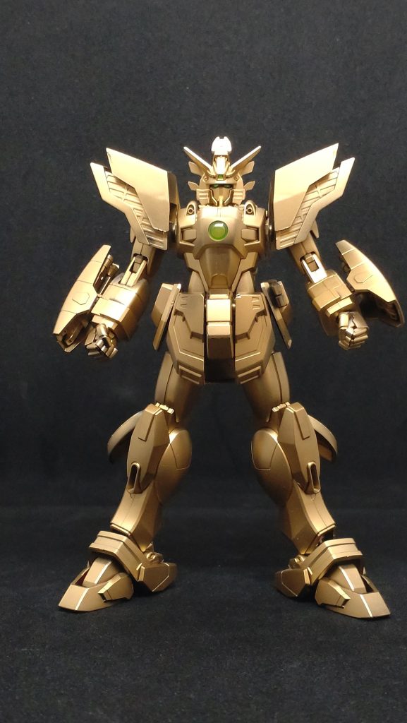 黒サフ下地からクレオスの赤金系塗料を使用して仕上げ。メタリック塗料はホント良い色が増えたなぁと感じます。何より綺麗な発色をしてくれますよねと。