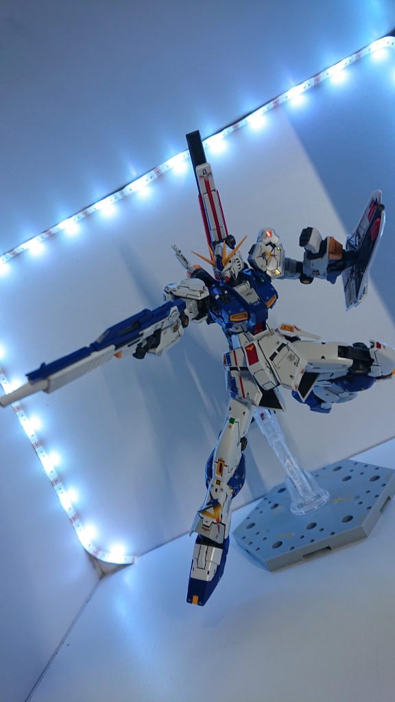 ライフルで射撃！νガンダムはカッコいいなぁ…