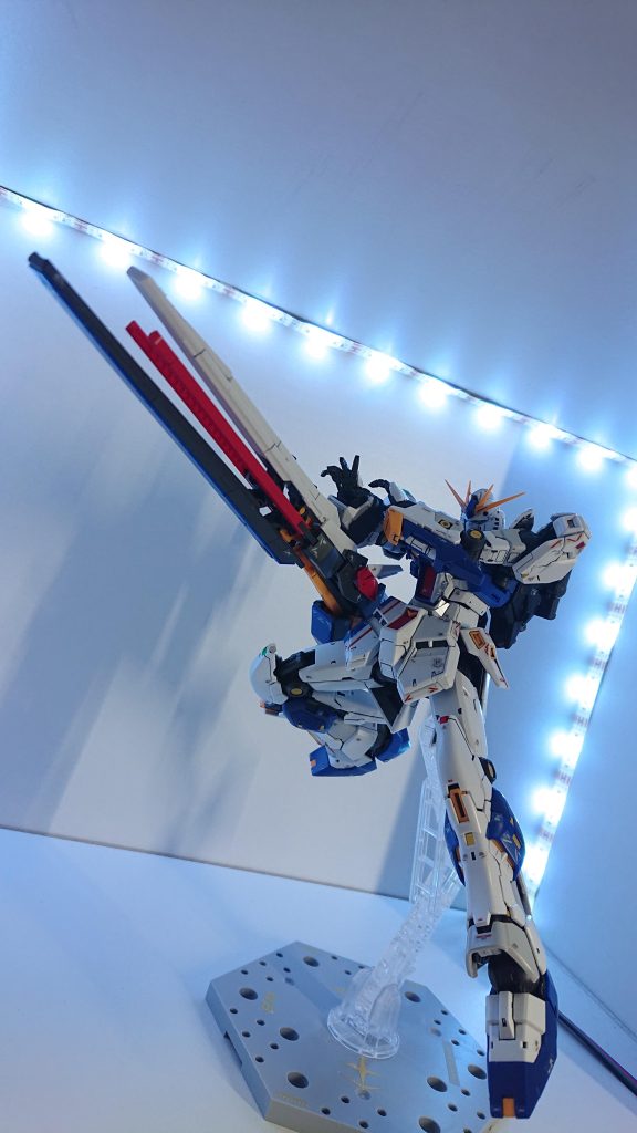 腕にも付けれるらしい。こっちの方がポーズが決まるかな…