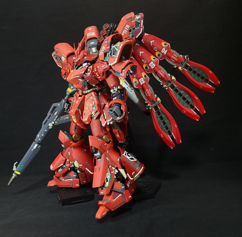 なんとMGサザビーは、MGサザビー小夜啼鳥(完全体)になった‼️。RGνガンダムAは逃げ出した❗️。RGνガンダムBは逃げ出した❗️。RGνガンダムCは逃げ出した❗️。RGνガンダムDは逃げ出した❗️。しかし周りに込まれてしまった‼️。MGサザビー小夜啼鳥(完全体)の攻撃。痛恨の一撃‼️RGνガンダムDはジャンクになってしまった❗️。&nbsp;ということで今年はこれが最後の投稿になります😁。本当は、もう一つνガンダムの別Verの投稿を紅白戦用に作成していたのですが、間に合いませんでした😓、年越しです。そしてνガンダムD(ジャンク)も手にいれたので来年もまだまだ続く❓️(笑)😁。最早、A.O.ν(アドバンス オブ ニュー)ですね、色々派生していきます😆。今年も私の拙い作品に多くのイイネヤコメントを頂き、大変励みになり楽しくガンプラを作成をすることが出来ました、感謝しかございません。皆様も良いお年をお迎え下さい、来年もどうぞよろしくお願いいたします。