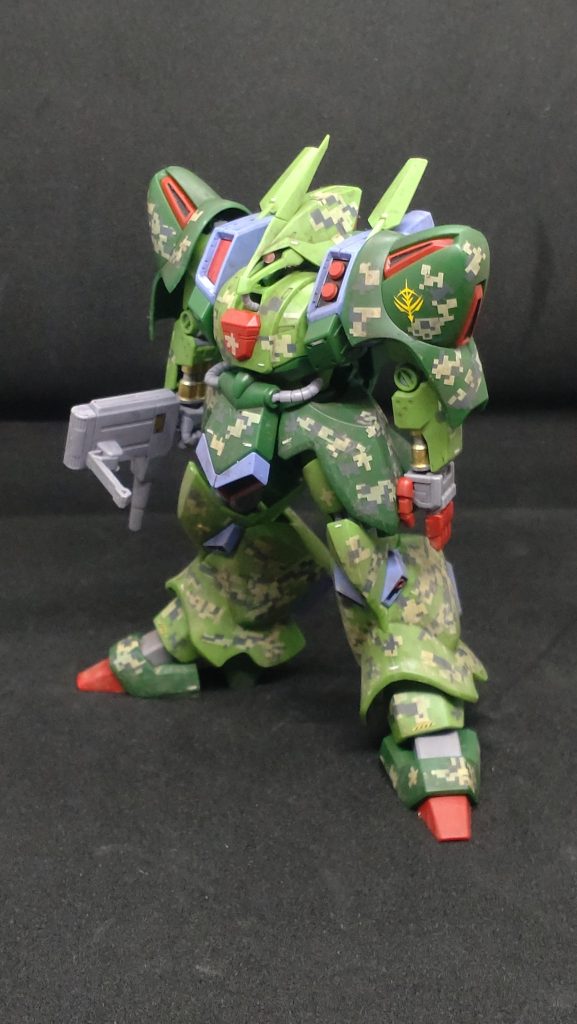 シュツルムガルスが出たからすぐに出るかなと思ってましたが、と言うのはさておき。たまたま寄ったお店にあったので購入。ZZのジオン系の機体はどこか一年戦争のジオンっぽい香りがする印象があり、何だか好きなのです。手元にあったデジタル迷彩デカールで飾ってみましたが曲線の少ない連邦系でやっとけばよかったなと後悔。それにしても新キットになればなるほど何も考えずにパチ組みするだけでも格好良いなと思ってしまいます。