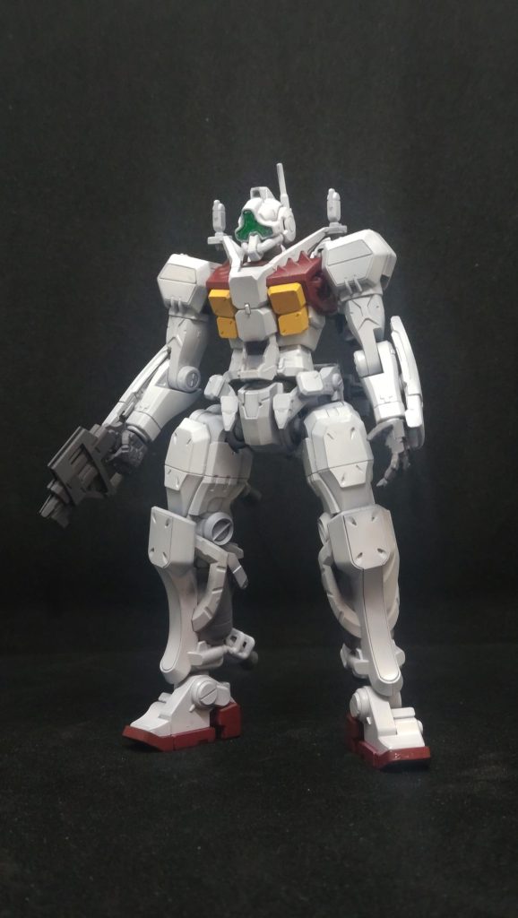 初挑戦のジークアクスMSはパチ組に下地として明るめのグレー吹いて。一部バラしましたが、ほぼそのままノーマスキングで細吹して仕上げました。