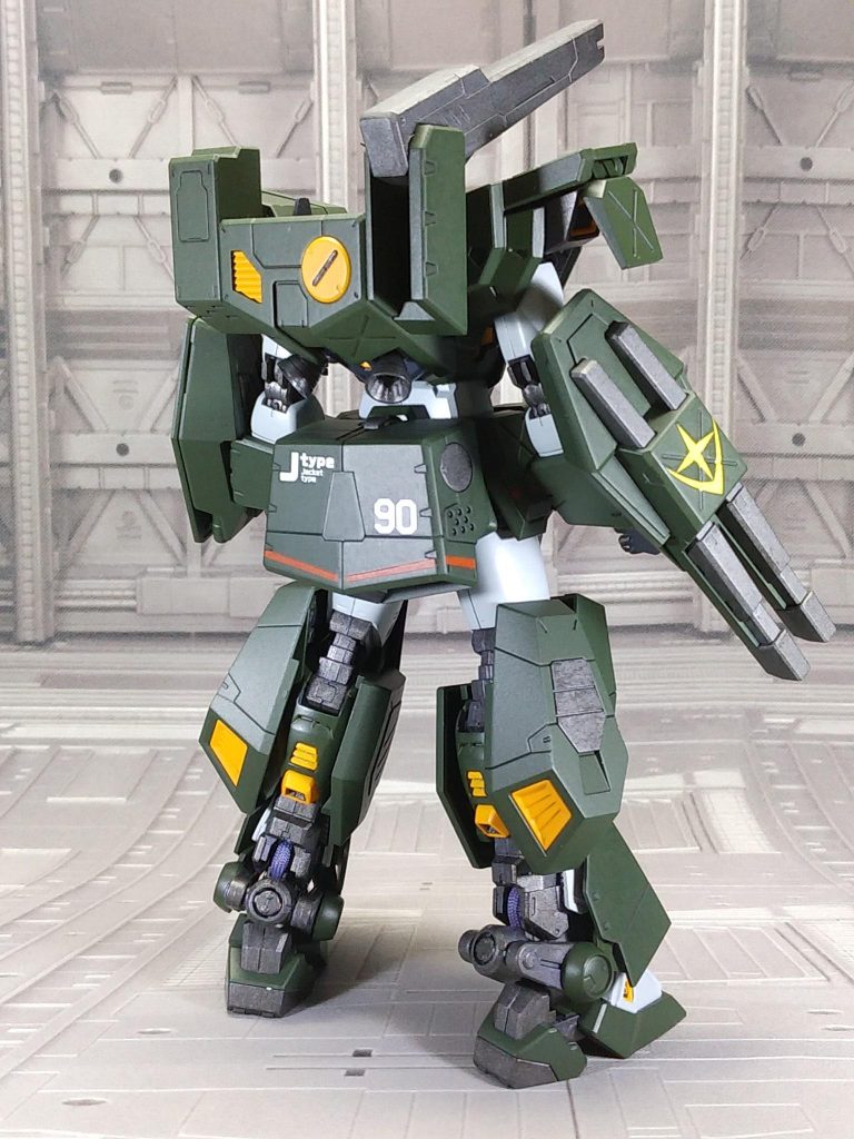 配色やデカールはMGフルアーマーガンダムを参考にしています。使用した塗料は緑→TS-2ダークグリーン白→S35明灰白色(三菱系)オレンジ→TS-56ブリリアントオレンジ関節等→H18黒鉄色&nbsp;腰の赤いラインは塗装で再現しました。