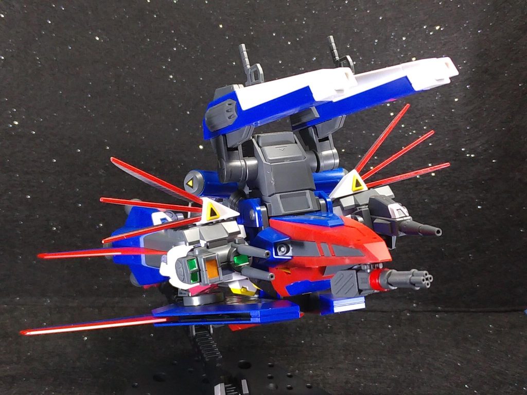 最終戦で使用されたPVスペシャル。こちらはPタイプは成形色、Vタイプの肩パーツのフィン部分を塗装で仕上げています。