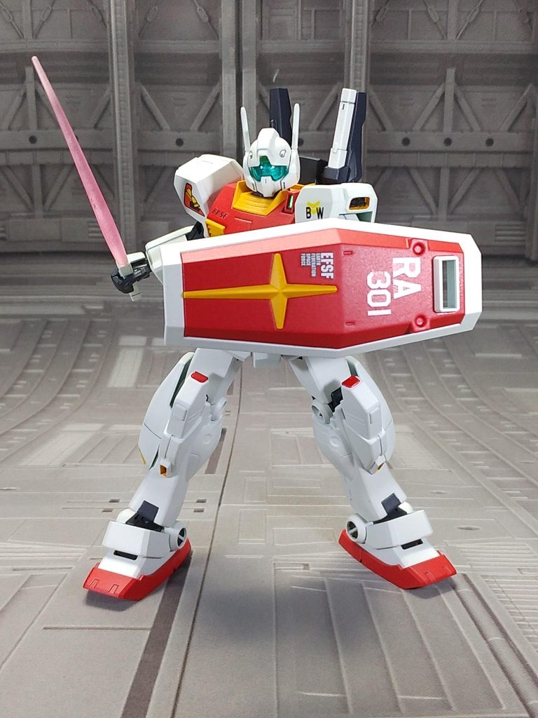 ミサイルポッド非装備状態シールドの「RA」は「ラー･ カイラム艦載機」、「301」は「第3小隊1番機（小隊長機）」であることを表してみました。私の想像ですがボッシュはアムロと共にラー･カイラムに乗艦、ラー･カイラムの部隊編成がアムロやケーラを小隊長とするなら3番目かなと思い〔RA 301〕のマーキングを入れてみました。