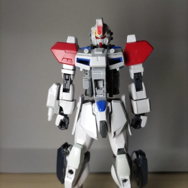 機首部分を作り直した。コックピットの座席の回転も改善してよりスペースに合うようにした。（2枚目）