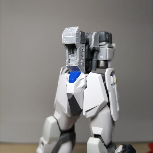 機首部分を作り直した。コックピットの座席の回転も改善してよりスペースに合うようにした。（3枚目）