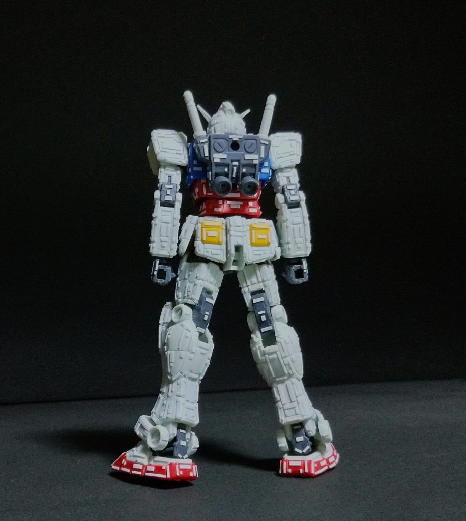 紅いガンダム–3枚目/制作者：AKさん