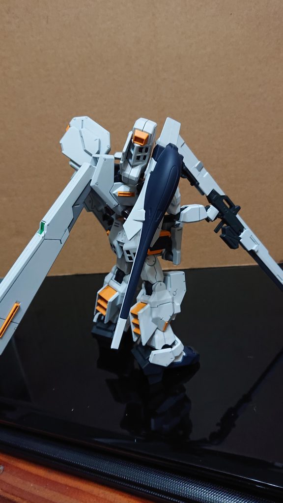 シールド、ウィンチキャノン、足の一部にダークブルーイッシュパープルを使用