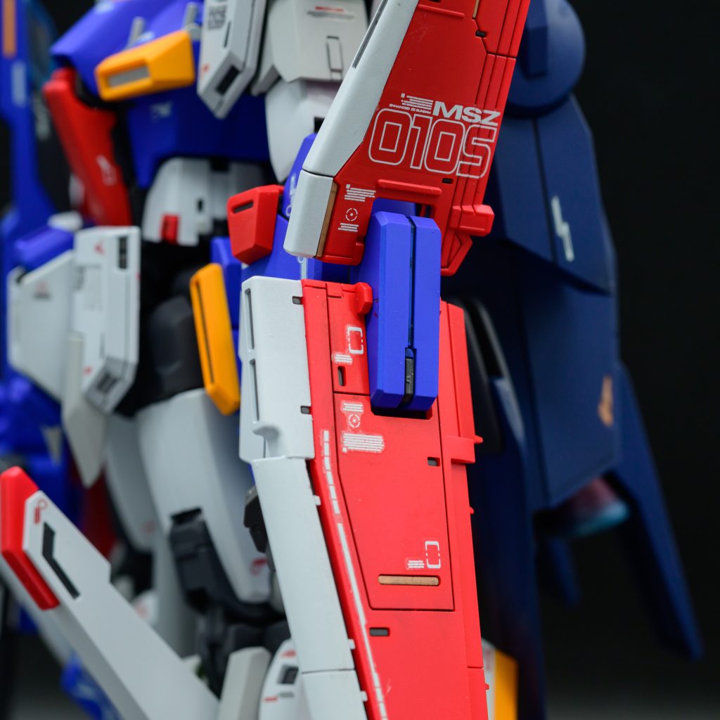 腕のウイングだけホワイトで塗り分けてオリジナリティー（定番？）を演出。