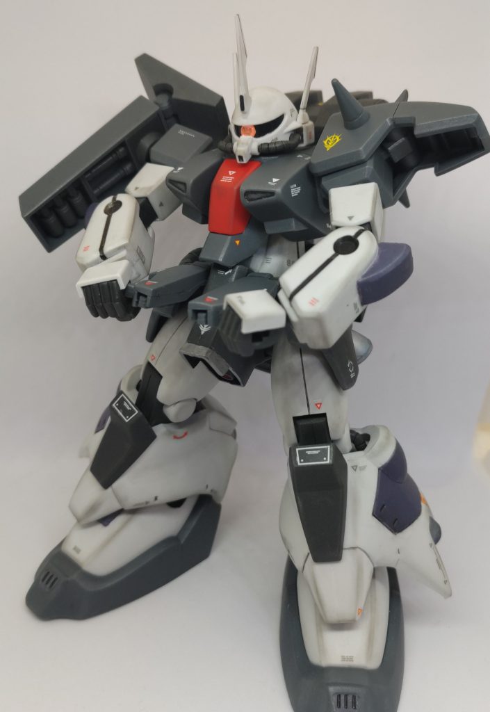 フロントアーマーのメガ粒子砲。作中で良く使ってたイメージですが、あんまりカッコいいと思えないんだよなあ(zaku-kao4)