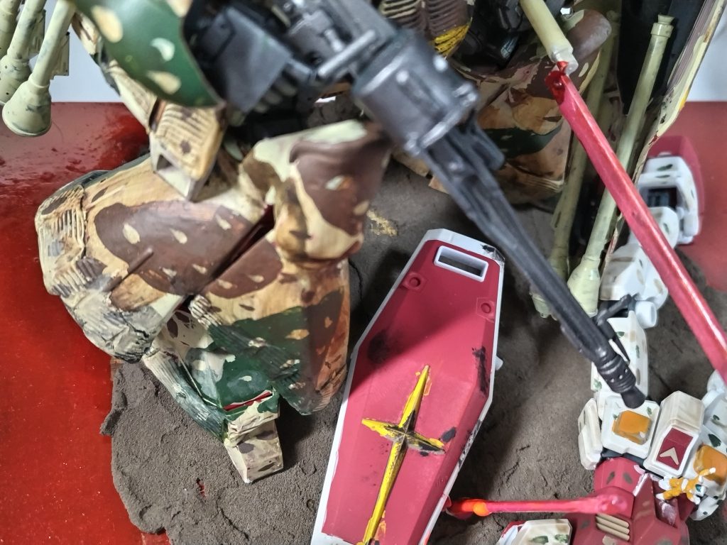 だが、奴はヒートソードでビームサーベルを持っている左腕を切り落とし、ゲームエンドだ。(ヒートソードの刃が飛んでくるなんて想定外だ)急いでコクピットを出て手を上げたよ。いくらガンダムに乗っているからと言って、最期まで付き合うほど好いちゃいないしな。