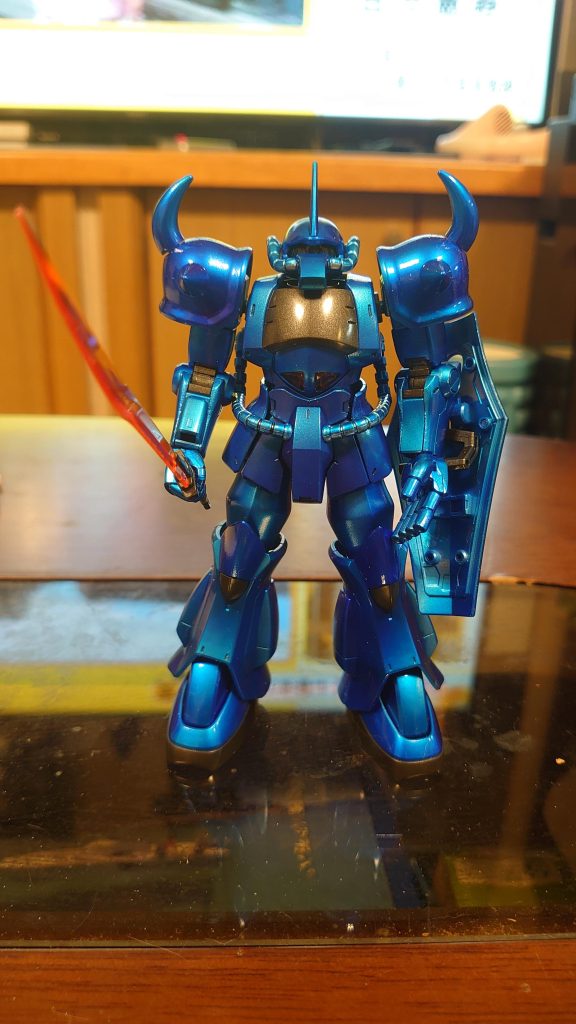 胸板、関節、靴は黒鉄色。胸部腰回りはブルーメタリック、残りは全てキャンディーブルー。