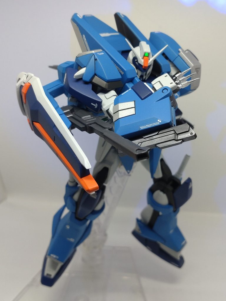 スティレッド古いキットなので、この武器を構えるには可動域が足りないです。