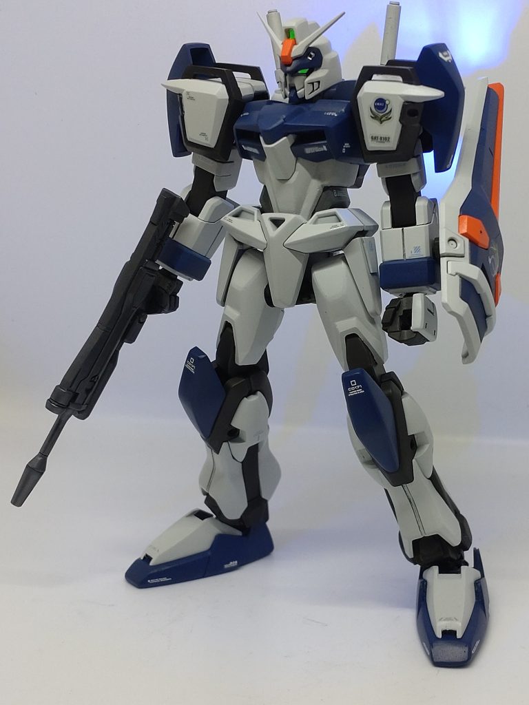 素デュエル一部組み替えが必要ですが、こちらも再現できるのはありがたい。肩アーマーが丸みを帯びているのが個人的に好きになれなかったので、鉄ヤスリで削って角張らせました。