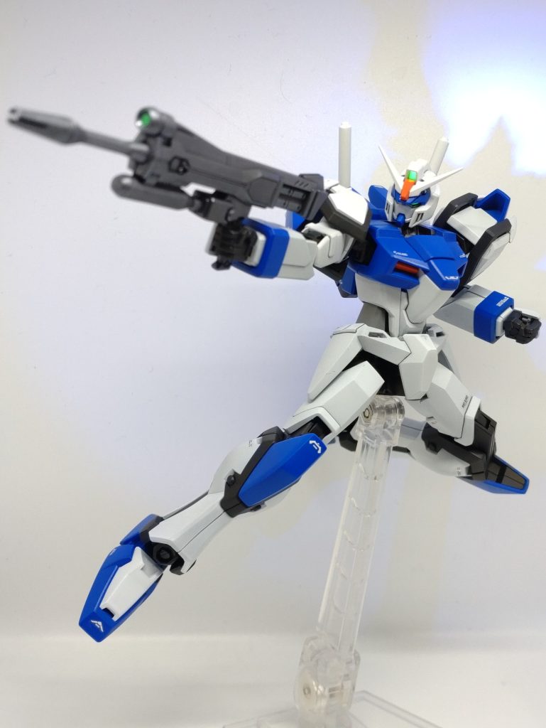 脱ぐとポージングがよく決まります。