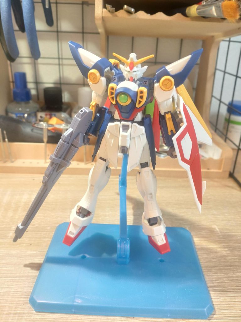 私にしては珍しく、発売日当日に買って組んだEGウイングガンダム。翌日には…