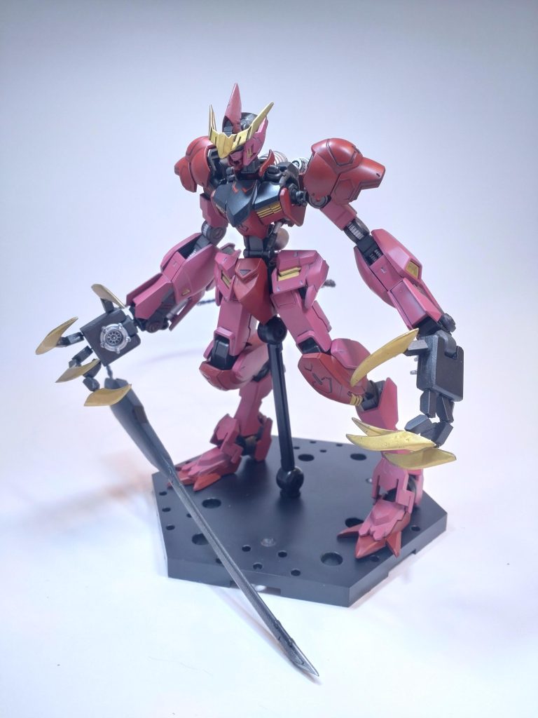 オルフェンズの機体でも、特にバルバトスルプスレクスがお気に入りで、あの獣じみた戦い方に脳を焼かれました（笑）　しかしルプスレクスなんて売ってないから、10月に再販したバルバトスをルプスレクス風に作ろうとしたのが始まりでした。