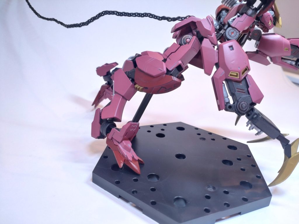 獣ポイントその2、四足獣のような脚。犬や馬のようなフレーム構造にしました。ここの改造が一番楽しかった！