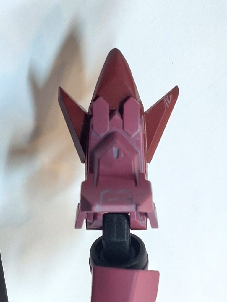 こちらも『幕間の楔』から。脚の爪を鉄華団マークにしてみました。しかし、アップで撮ると表面処理をサボっていたことがバレバレになるな^^;