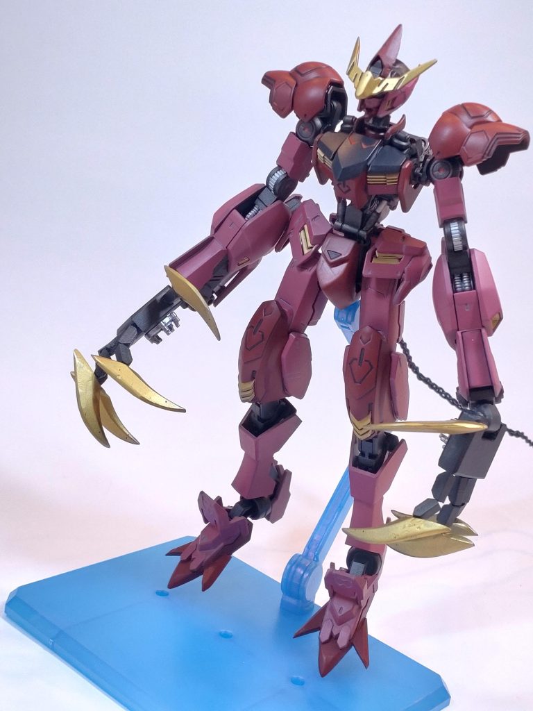 10周年だというのに、実は今年になるまでオルフェンズ未視聴でした(汗)　理由は、なんか三日月の目が主人公っぽくなかったから。しかし、見てみたら歴代ガンダムシリーズの中でもトップ3に入るくらいに刺さりました！もっと早く見ておけばよかった…。