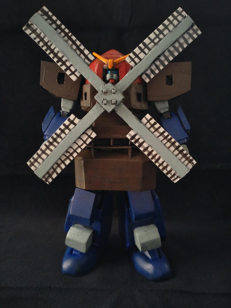 巨大な風車が特徴的なガンダム。旧キットのマックスター、ローズを芯に、主にプラ板を使って製作しました。