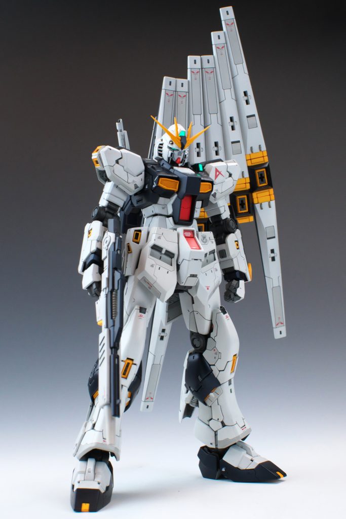 特にスタイルはいじってません。（RGはプロポーションいいですね）肩や足首回り、スカートの可動部をオミットしてキッチリ感を上げたつもり。あとは顔のスリットなどを薄肉化してスケール感を出してます。