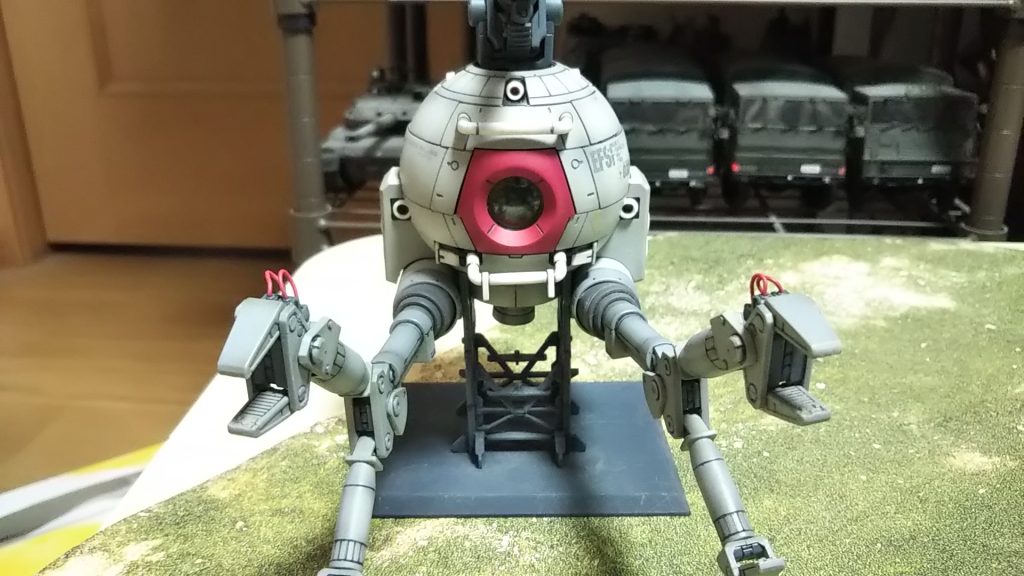 正面いつものやうに分解、修復して黒立ち上げグラデーションかけて、また分解して💦インナーとか塗装し直して組み立てて、完成させております。デカール貼ってあるので極力デカールをはがさず再塗装しております。