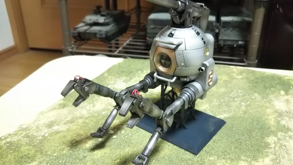 左斜め前さてキットですが、MGボールプロショップ限定の川口名人仕様なるものです。名人のありがたい作例の真似をして金銀鉄？のメタリックカラーで球を塗ったものに、再度塗装として黒立ち上げのグラデーションかけております💦なお、いつもの正面、撮影忘れてました💦