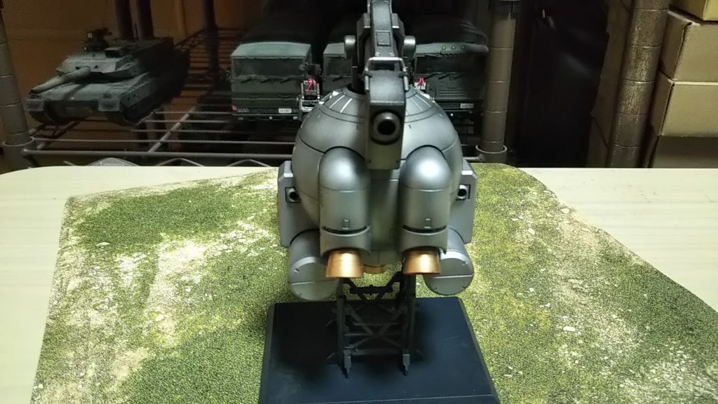 うしろ姿💦いつものスタンドですが、キットのものにつや消しラッカー吹いただけです💦（つや消しラッカー吹いただけで塗装しなくてもよくね的なこと考えた時期、ありました💦）