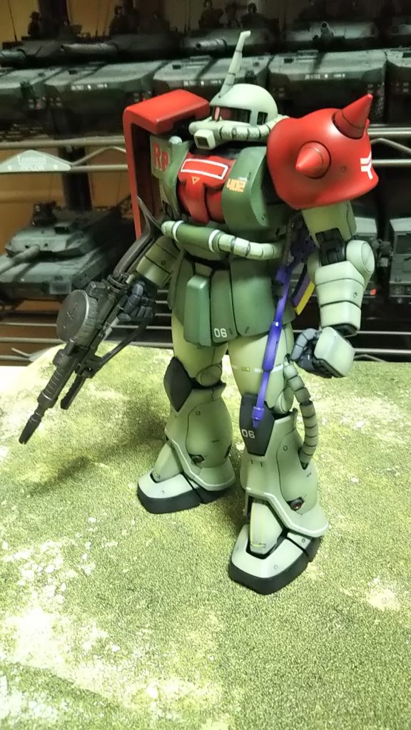 左斜め前方💦デカールは手持ちのデカールを、ジョニーライデンらしくベタベタ貼りました💦