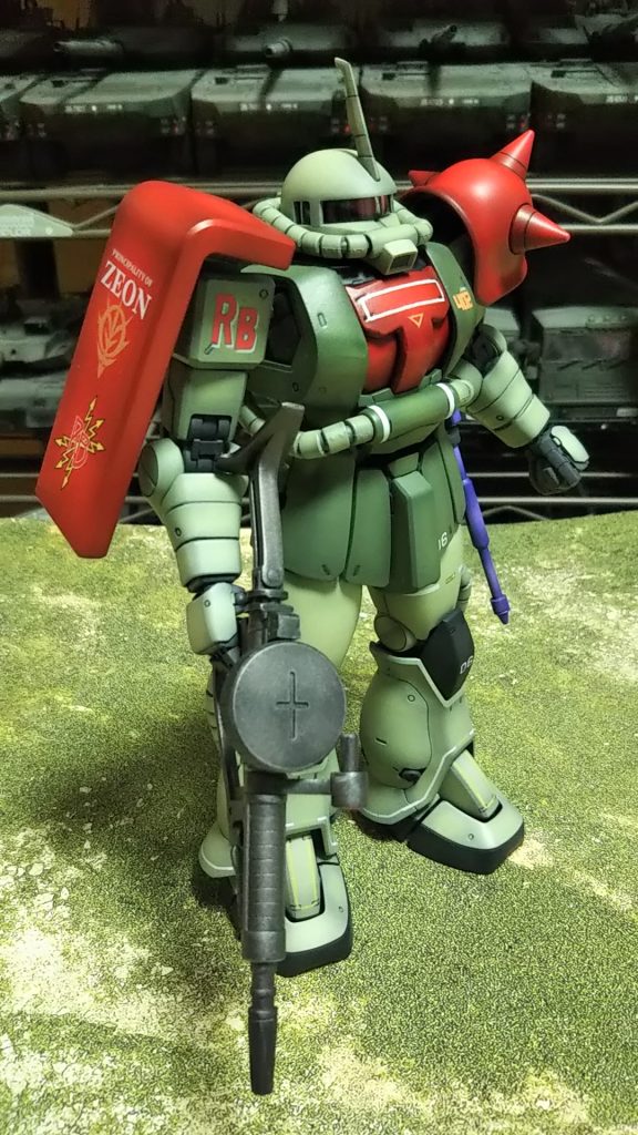 右斜め前なぜかザクマシンガン装備💦