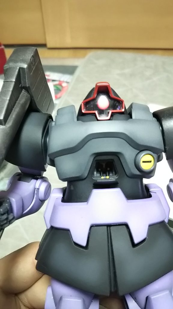 このキットにはパイロットの黒いおじさんがついています💦なおリックドムに続く💦