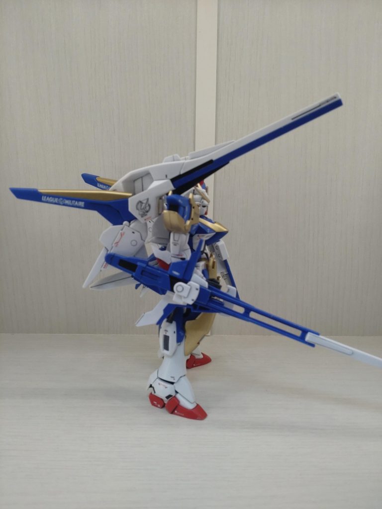 横('<_｀)⊃肩のIフィールド発生装置の金パーツの合わせ目消しは自分では塗り分け出来ないので放置！