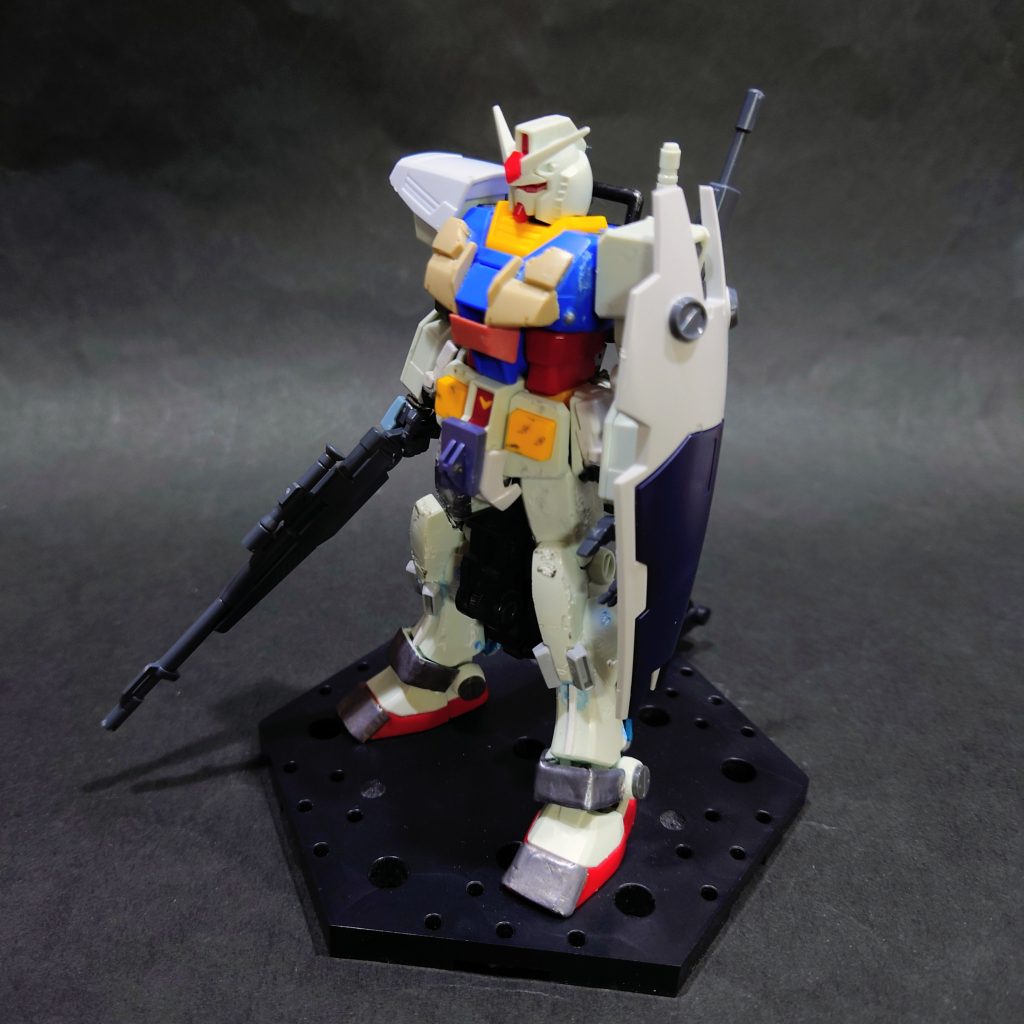 ガンダムにジャンクパーツを貼り付け、強化装甲を♪