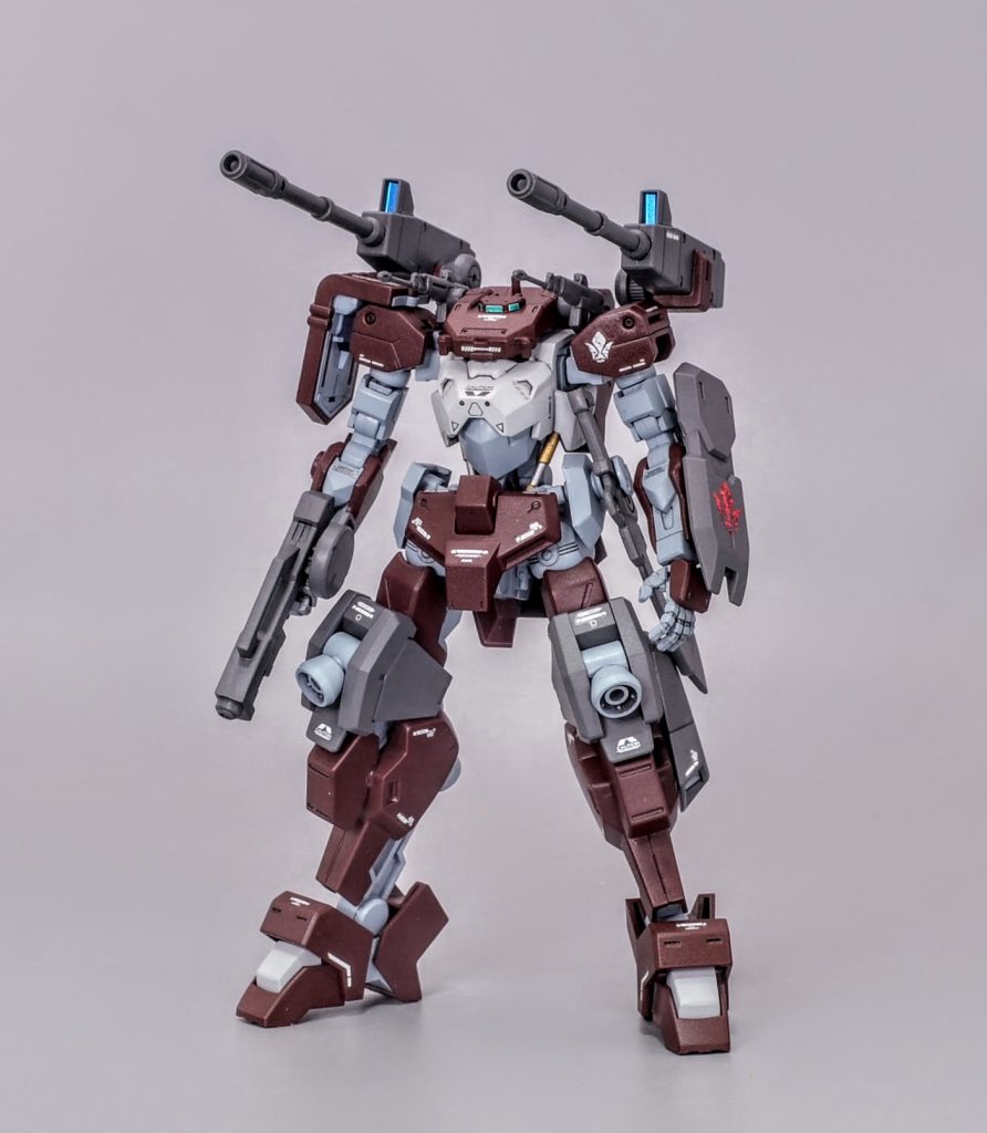 【設定】最終決戦のあと、実は一命を取り留めて生きていたハッシュ君がパイロットですアトラと暁の護衛兼炊事の手伝いをしつつ、地下に秘匿配備した機体と共に出撃に備えている設定です