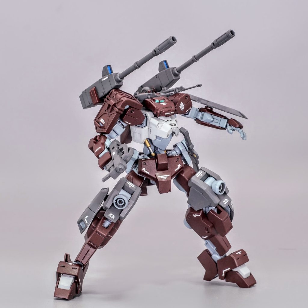 今作は個人的に鉄血で一番のお気に入りキャラであるハッシュ君専用機として製作しました最終決戦のあと、暁やアトラの手伝いをしつつ、やさしいおじさんポジションになっているのではないかと色々妄想して楽しみました今作もご覧いただきありがとうございました！