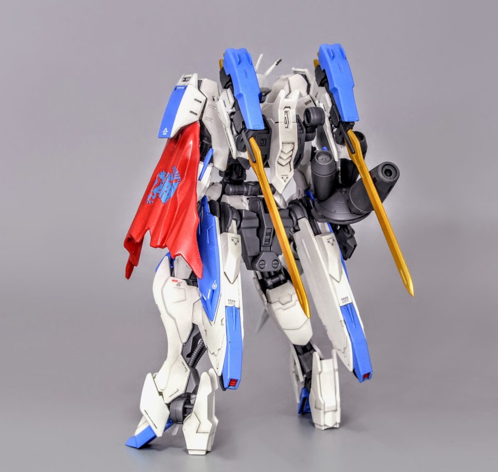 モンターク夫人が夫の仇であるラスタルを討つために再起動した設定ですキット改造はバエルにファラクトやバルバトス第6形態などをミキシングして製作しました