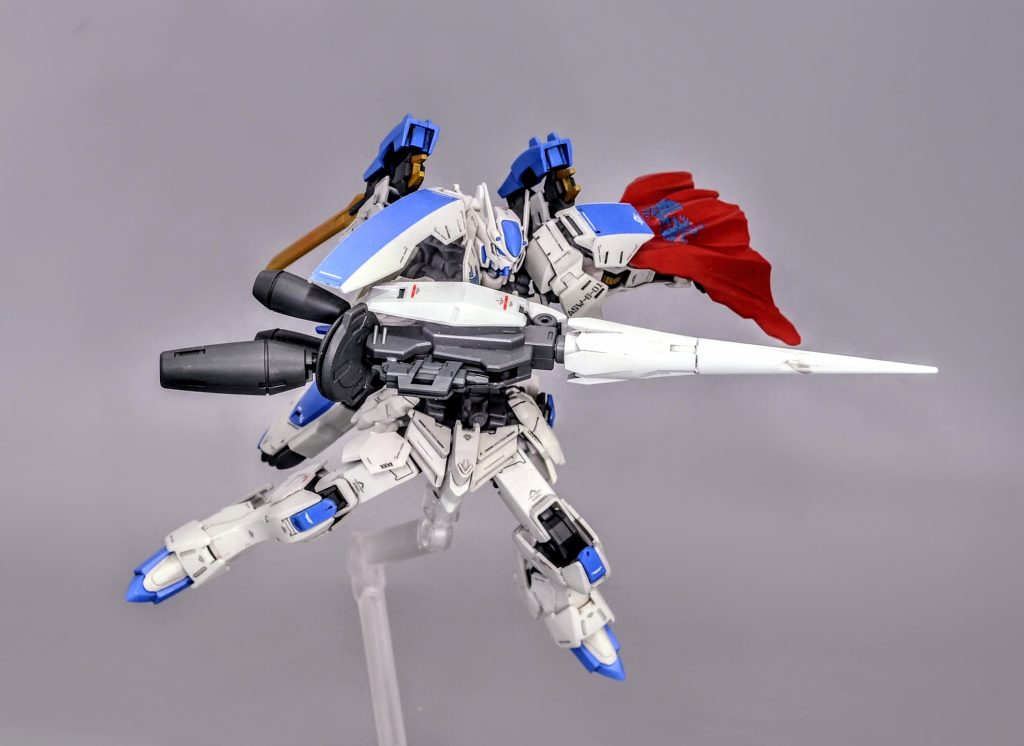 バエル本体は近代化改修を施し、チャージランスとバエルサーベルの二刀流による機動戦闘に特化していますチャージランスはキマリスのグングニールと同様後部に大型ブースターを装備した突撃仕様です下部には機関砲も内蔵しています