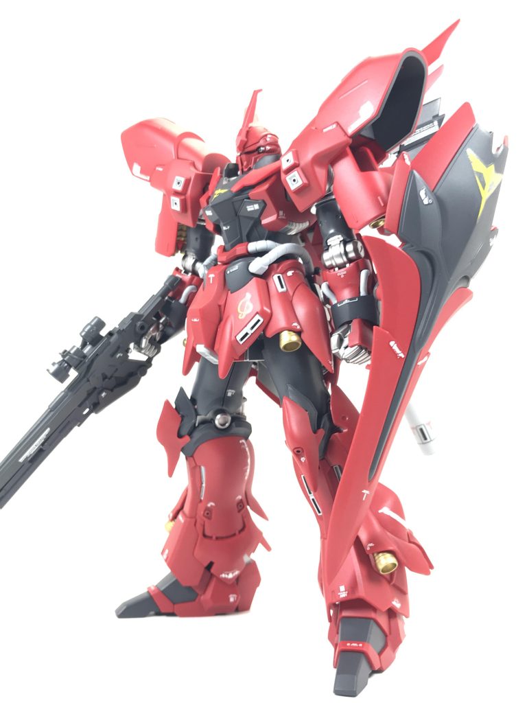 手を加えた点は、エングレービング除去と肩部をサザビー、頭部をシナンジュスタインのものを流用してみました。